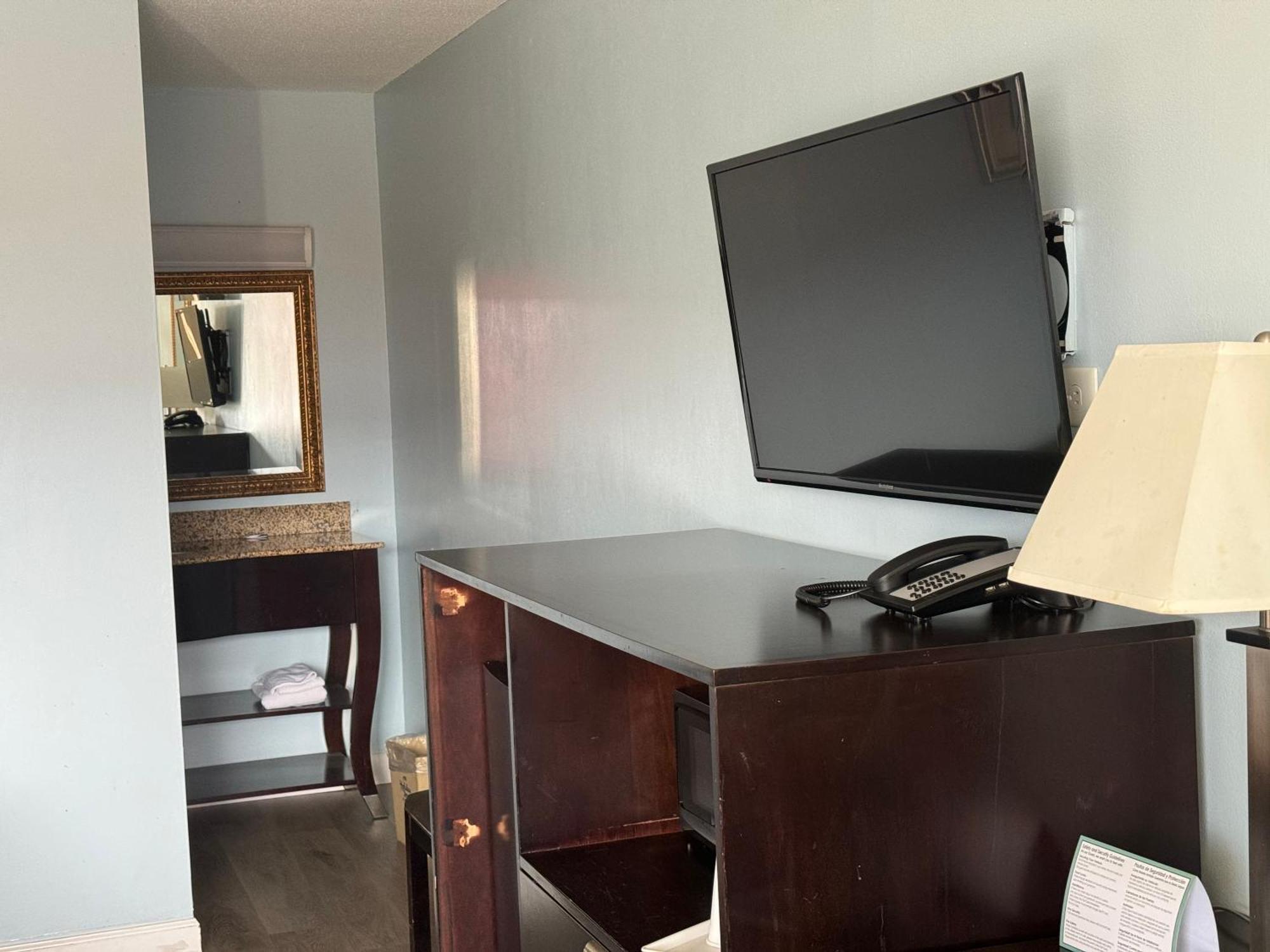 Red Carpet Inn & Suites - แดนวิลล์ ภายนอก รูปภาพ