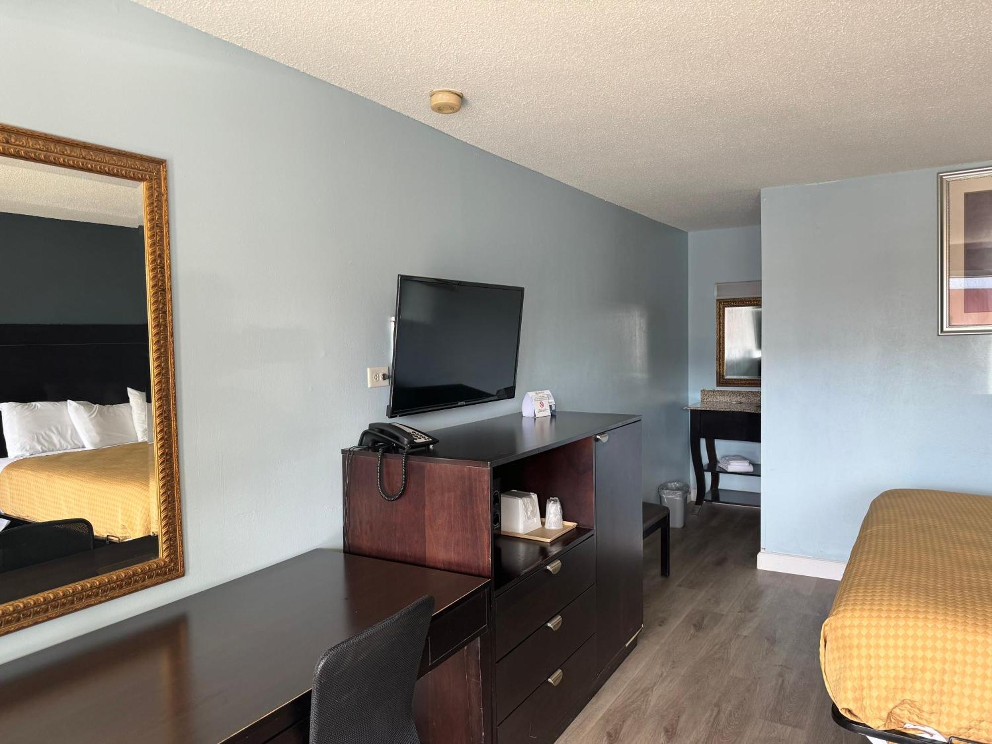 Red Carpet Inn & Suites - แดนวิลล์ ภายนอก รูปภาพ
