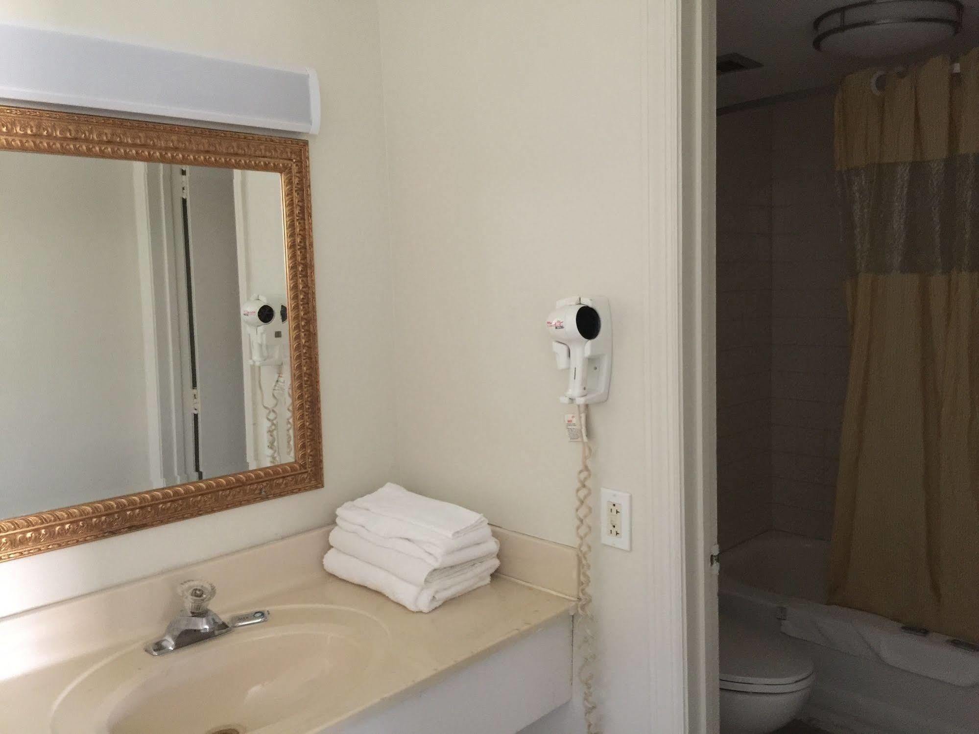 Red Carpet Inn & Suites - แดนวิลล์ ภายนอก รูปภาพ