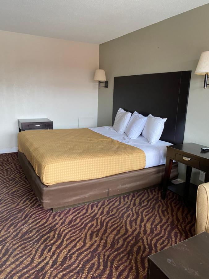Red Carpet Inn & Suites - แดนวิลล์ ภายนอก รูปภาพ