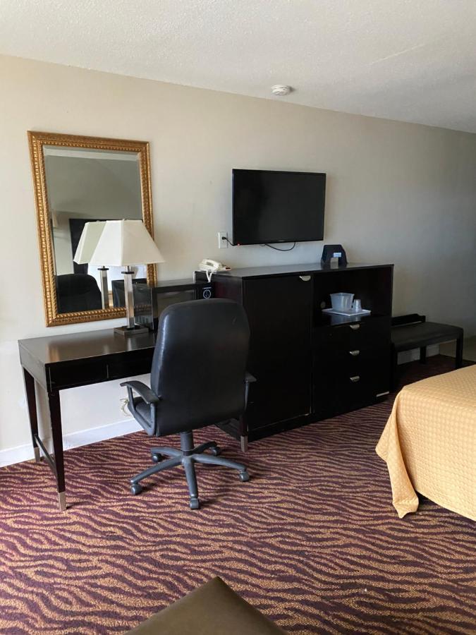 Red Carpet Inn & Suites - แดนวิลล์ ภายนอก รูปภาพ